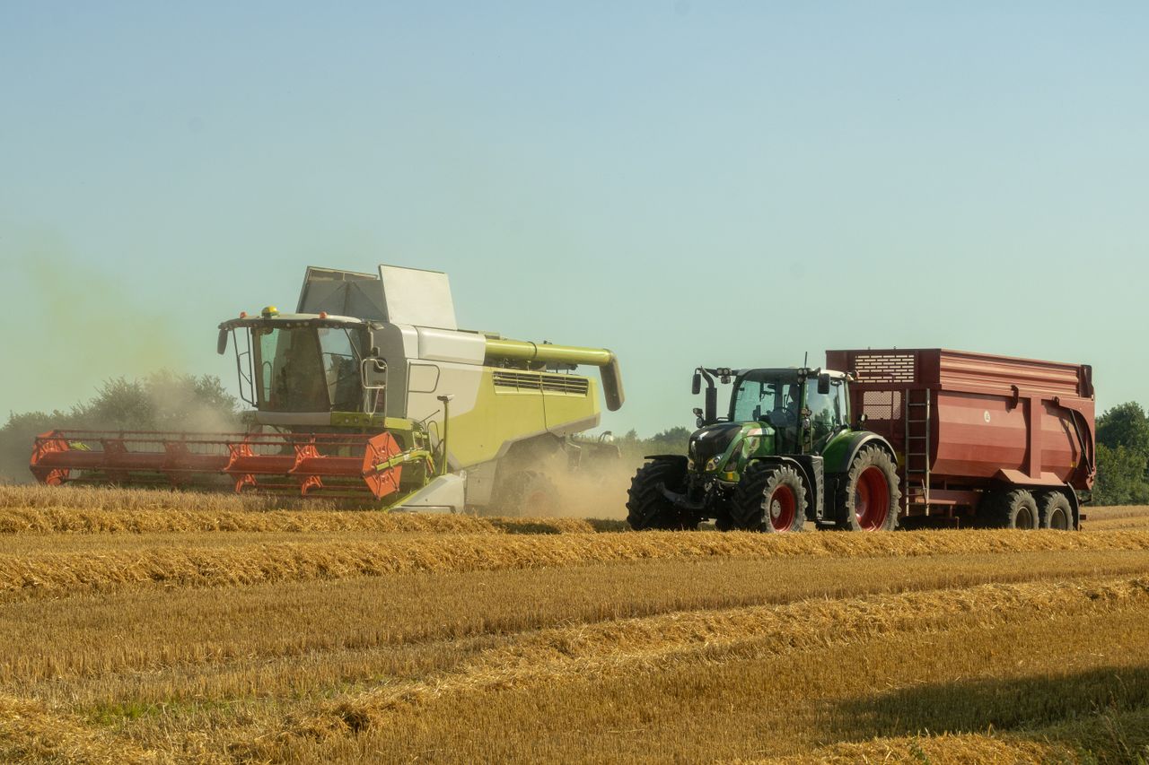 Diesel engine oil for agricultural machinery and tractors