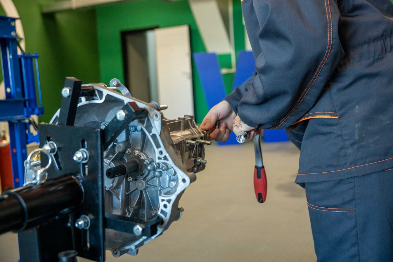 Automotive gear oil for manual transmission systems